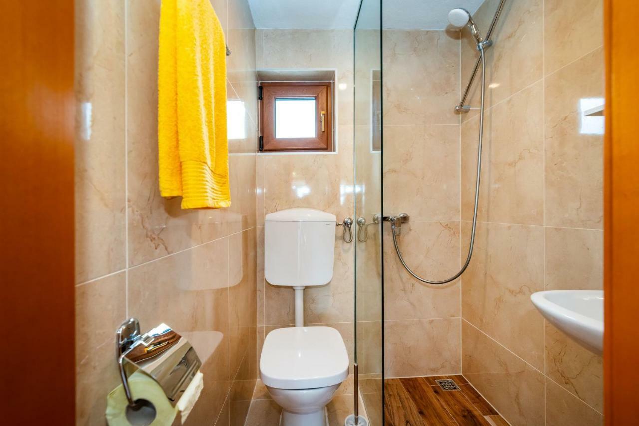 Adam Appartamento Starigrad Paklenica